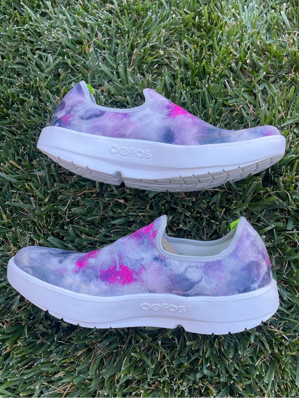 OOFOS OOmg EEZ Slip On Recovery Shoes Tie- Dye Camo Canvas Women's Size 10 EU 41